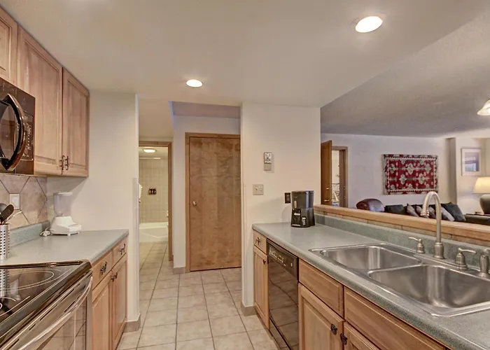 Apartment Vs643 And 645h Village Square *